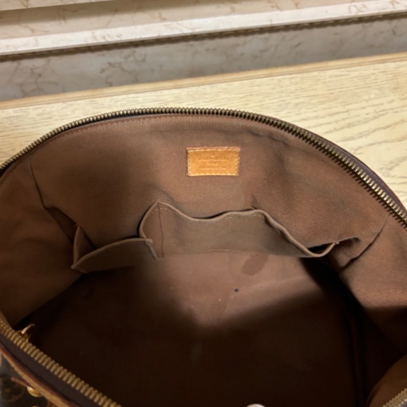 Louis Vuitton - Picture 5 of 6